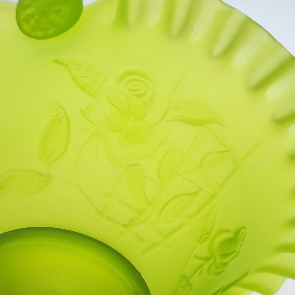 Vintage Westmoreland Lime Green Satin Glass Rose Trellis Basket Ruffled Rim - Picture 11 of 16